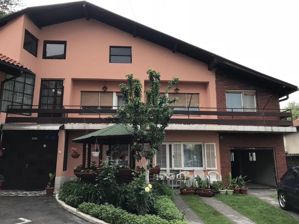 Privatni smještaj Chardak